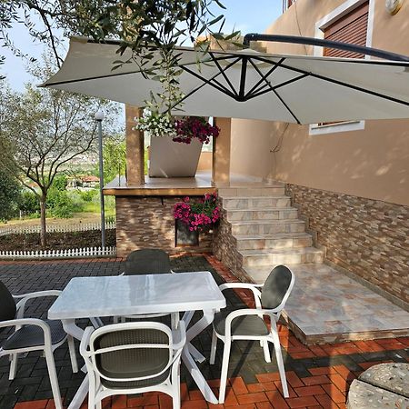 Guesthouse Iljaz เบราท ภายนอก รูปภาพ