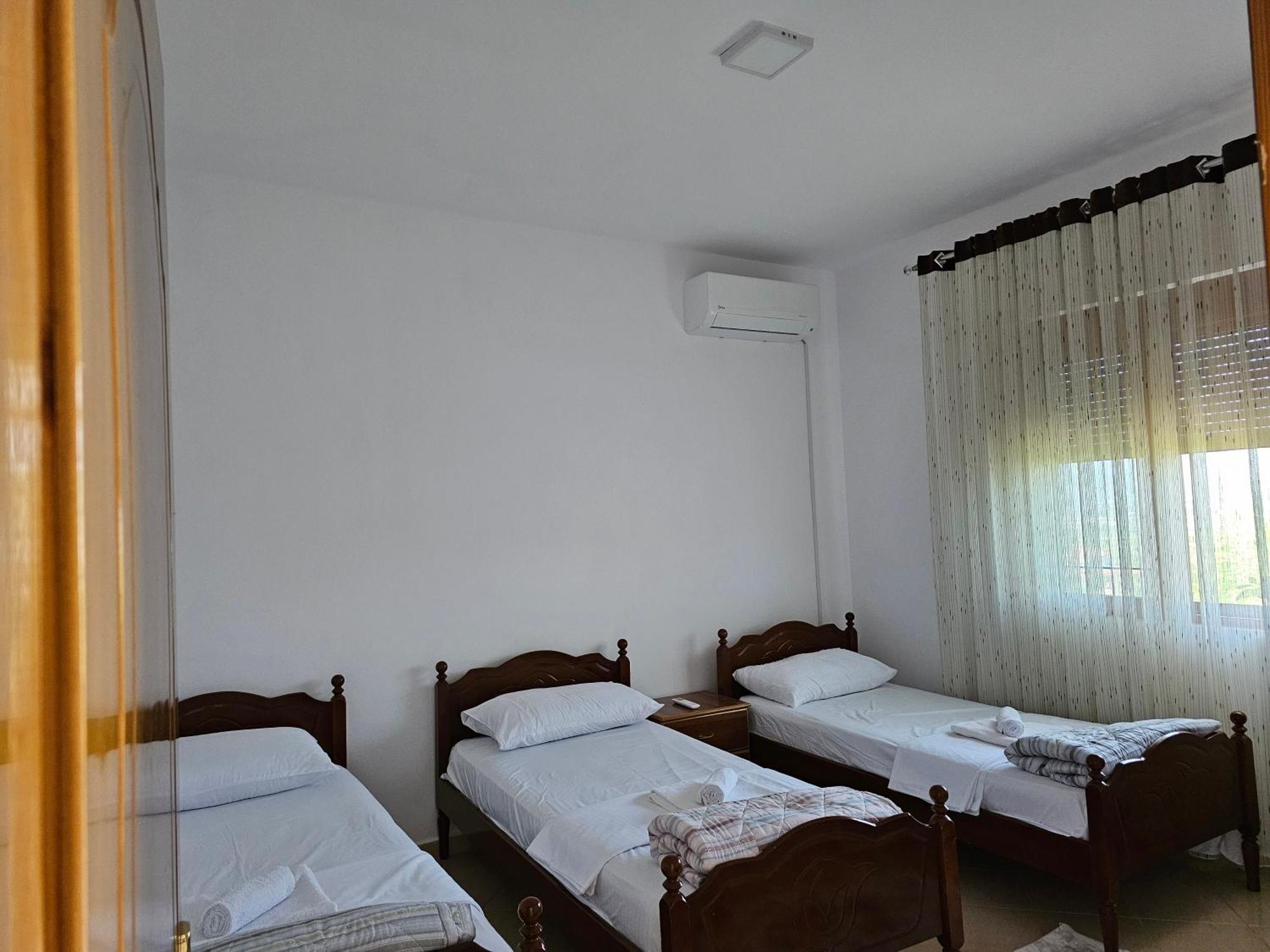 Guesthouse Iljaz เบราท ภายนอก รูปภาพ