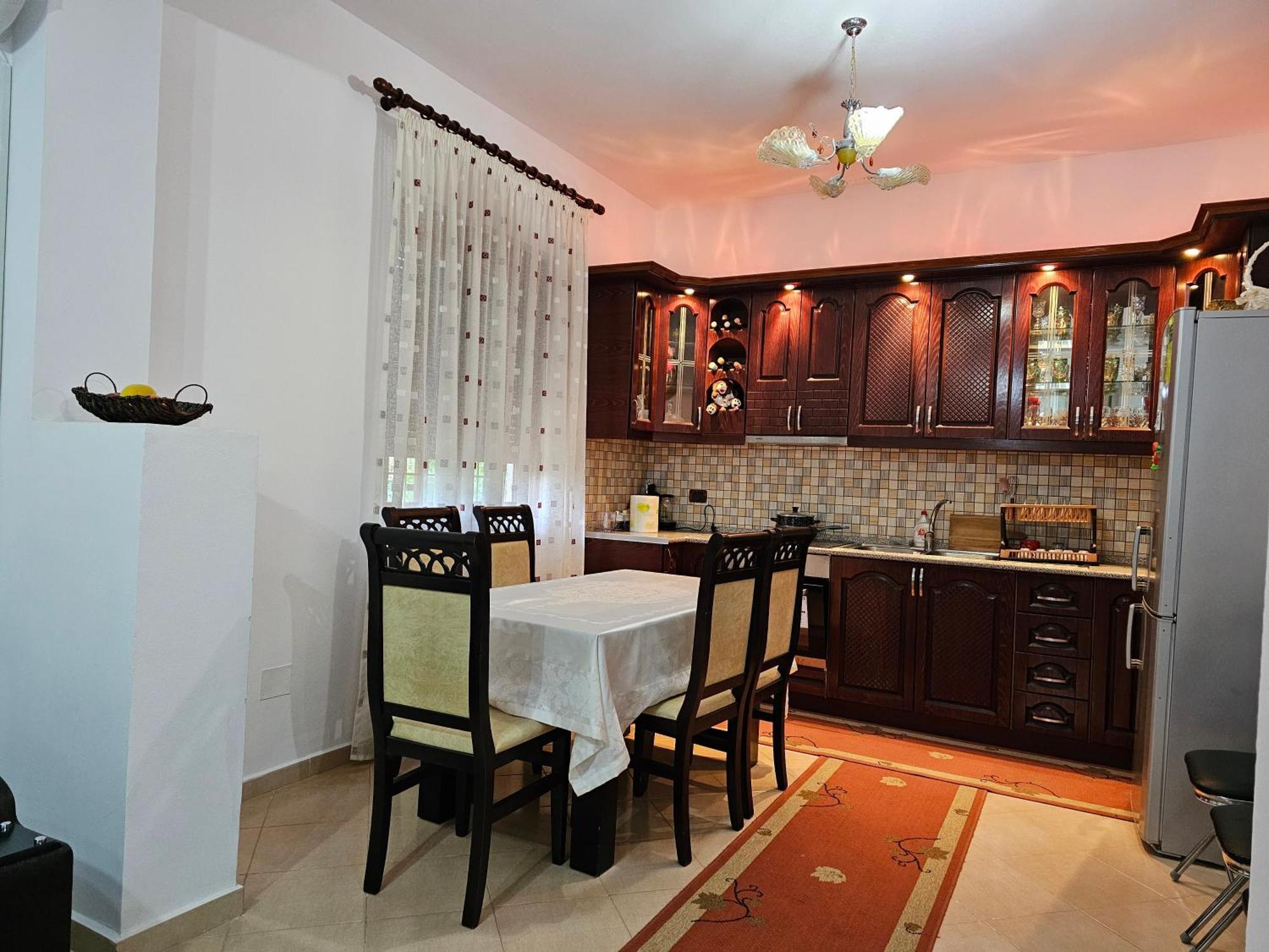 Guesthouse Iljaz เบราท ภายนอก รูปภาพ