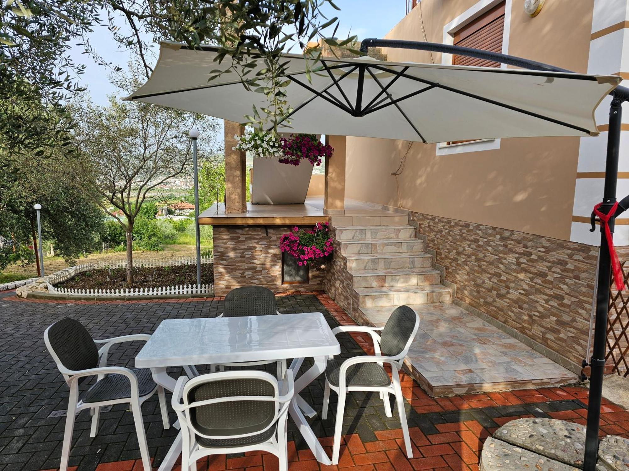 Guesthouse Iljaz เบราท ภายนอก รูปภาพ