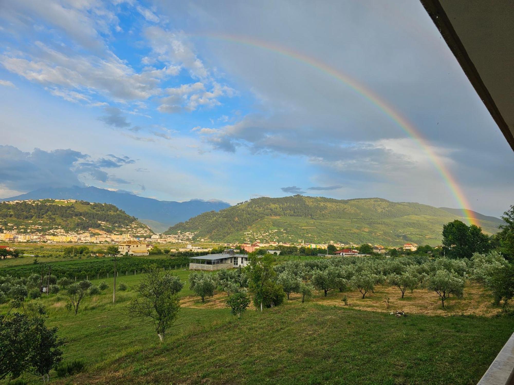 Guesthouse Iljaz เบราท ภายนอก รูปภาพ
